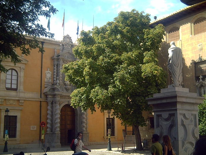 La imagen tiene un atributo ALT vacío; su nombre de archivo es UniversidadGranada.jpg